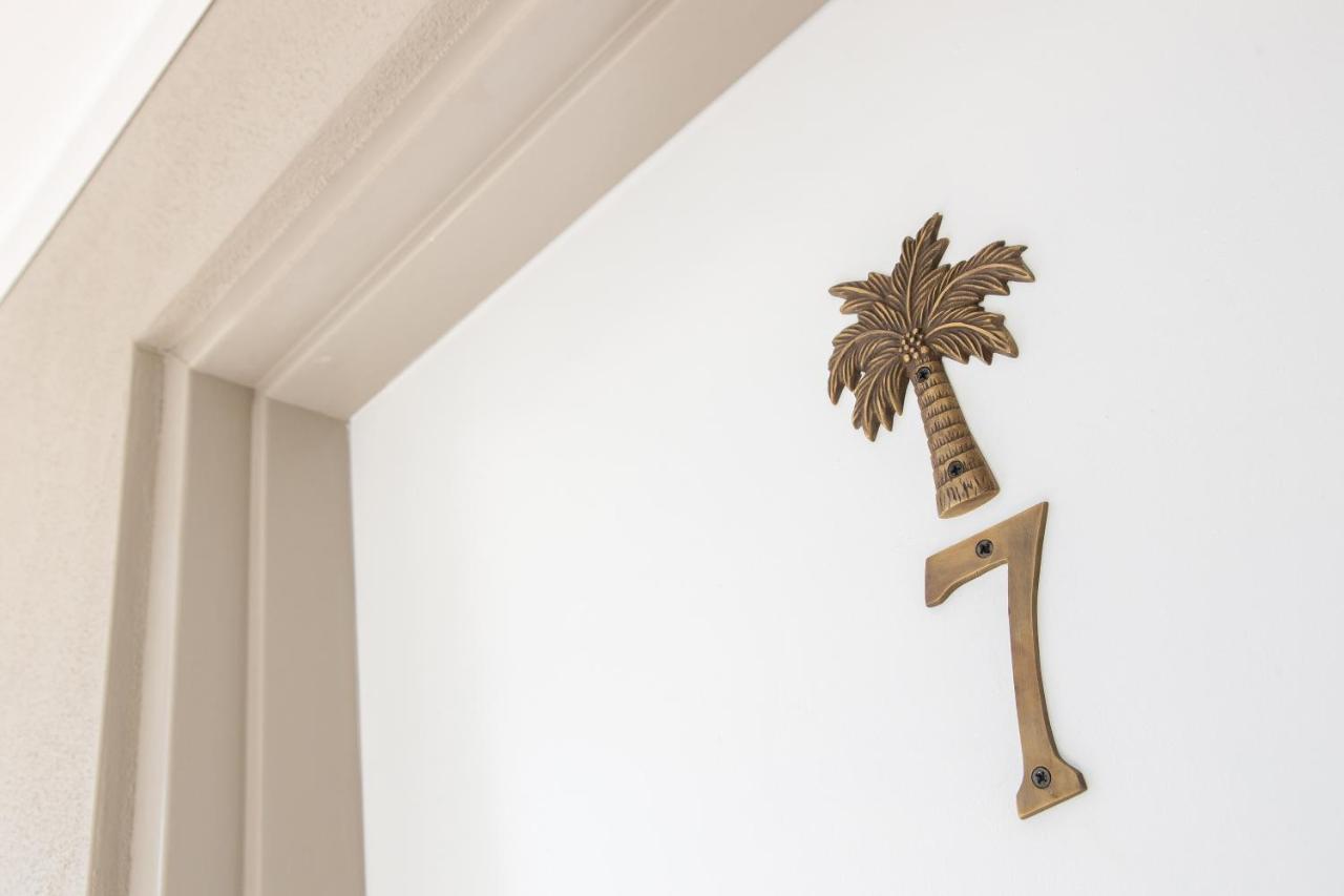 10 Hastings Street Motel ヌーサヘッズ エクステリア 写真