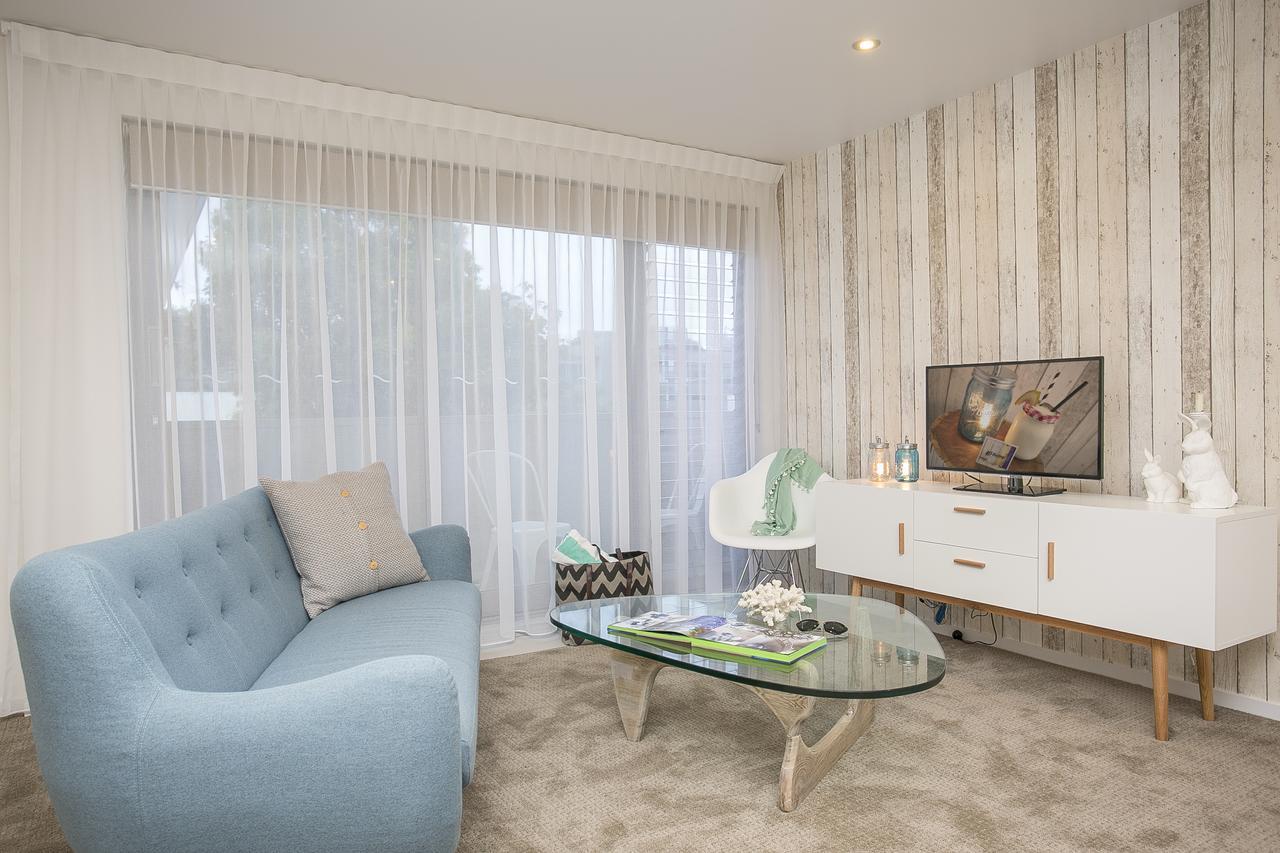 10 Hastings Street Motel ヌーサヘッズ エクステリア 写真